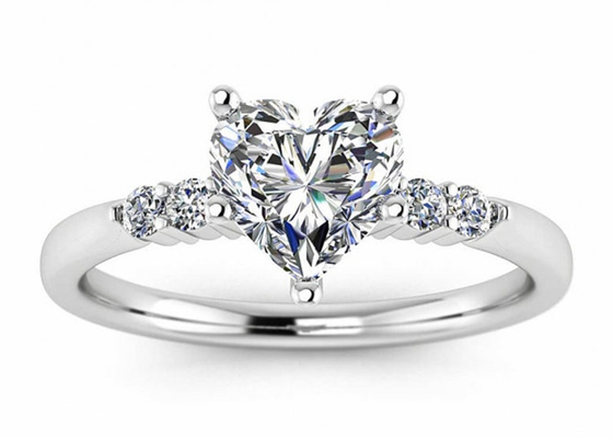 แหวนเงิน 0.8ct 9K รูปหัวใจพร้อม Lab Diamond ขนาด 6MM
