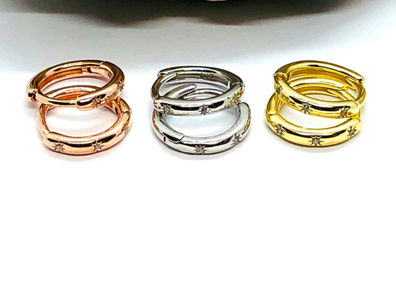 ต่างหูทอง 9K แบบห่วง 8.4 มม. North Star แกะสลักด้วยเพชร Moissanite