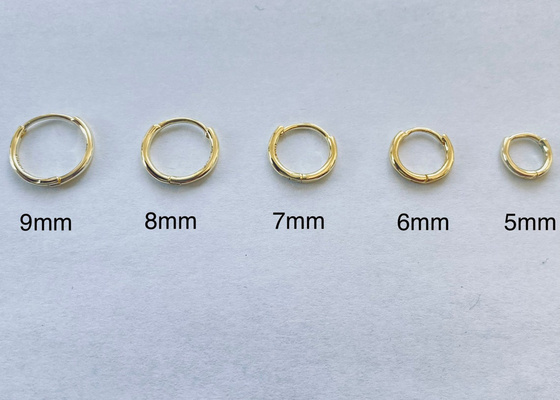6mm 12mm 9k Gold Huggie ต่างหู, 10mm Dainty Huggie Hoop Earrings OEM