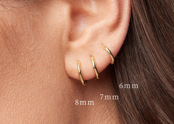 6mm 12mm 9k Gold Huggie ต่างหู, 10mm Dainty Huggie Hoop Earrings OEM