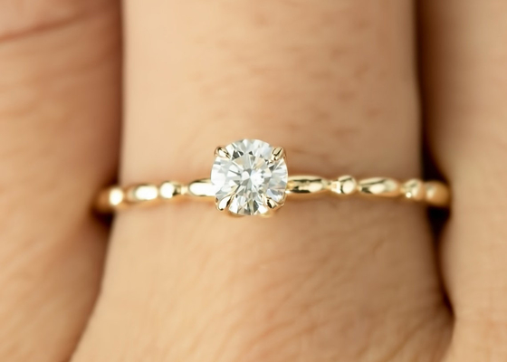 แหวนทอง 6 มม. พร้อมเพชร Solitaire, แหวนเพชร Moissanite 0.8 กะรัต ODM