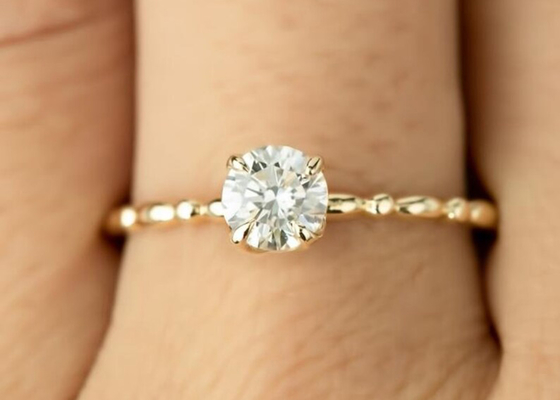 แหวนทอง 6 มม. พร้อมเพชร Solitaire, แหวนเพชร Moissanite 0.8 กะรัต ODM