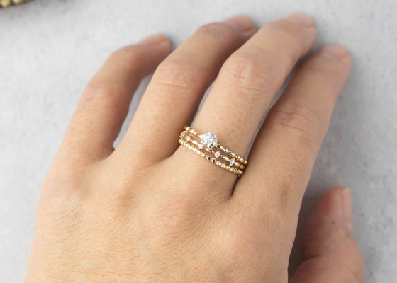 แหวนทอง 6 มม. พร้อมเพชร Solitaire, แหวนเพชร Moissanite 0.8 กะรัต ODM