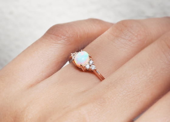 Cobochon Cut แหวนทอง 9K, 0.5ct แหวนโอปอลธรรมชาติ 5×7MM Size