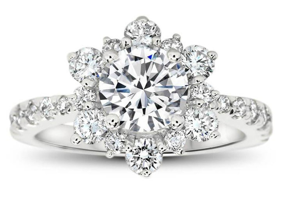 แหวนเงิน 9K แรงบันดาลใจจากเกล็ดหิมะพร้อม Lab Diamond RD6.5MM ขนาด 1.0ct น้ำหนัก