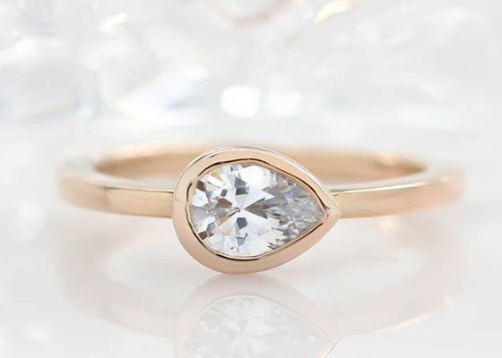 แหวนแต่งงานสีเหลืองทอง 0.77 กะรัต, ODM Bezel Set แหวนหมั้นสำหรับสุภาพสตรี