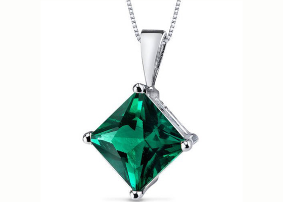 สร้อยคอจี้มรกตธรรมชาติ 2.2 กะรัต Princess Cut 7×7mm size